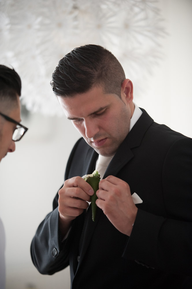 Bräutigam mit Boutonnière